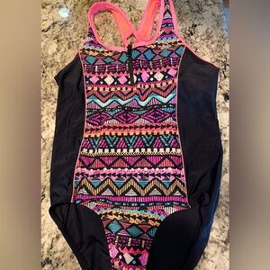 Big Girl’s 1 pc Swim wear by Gerry. Front zipper keyhole back. Size: L Pool Wear